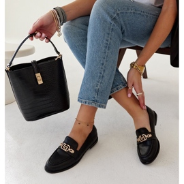 Crne mokasine ukrašene Kuens lancem crno 1