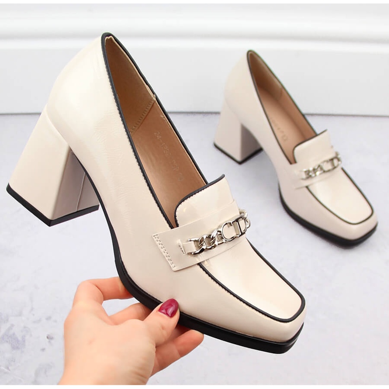 Ženske lakirane cipele s ukrasnom petom, bež Potocki 12322 1