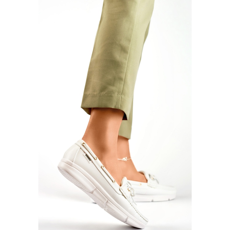 Udobne ženske mokasine bijele boje Udobne ženske mokasine bijela 1