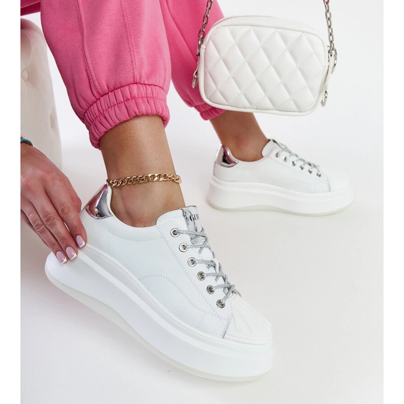 Bijele tenisice na platformi GOE NN2N4033 bijela 1