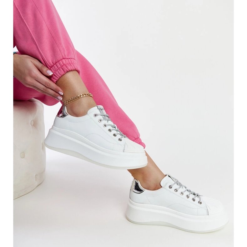 Bijele tenisice na platformi GOE NN2N4033 bijela 2