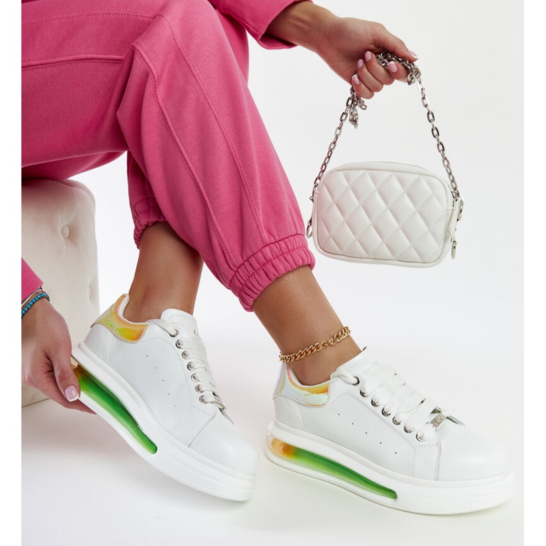 Bijele tenisice na platformi GOE NN2N4029 bijela 1