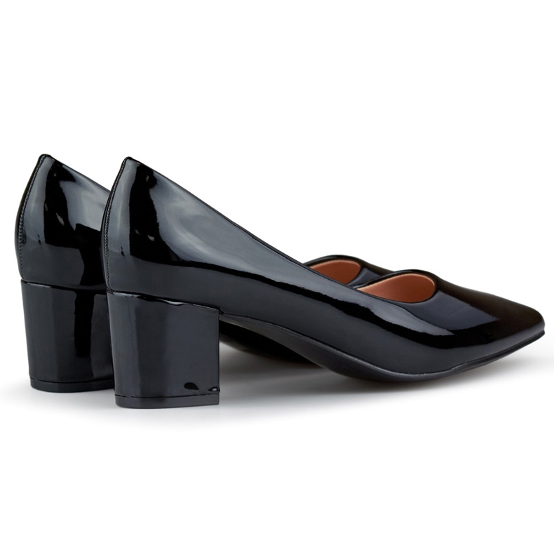 Lakirane crne salonke na špicasti vrh s niskom petom crna 1