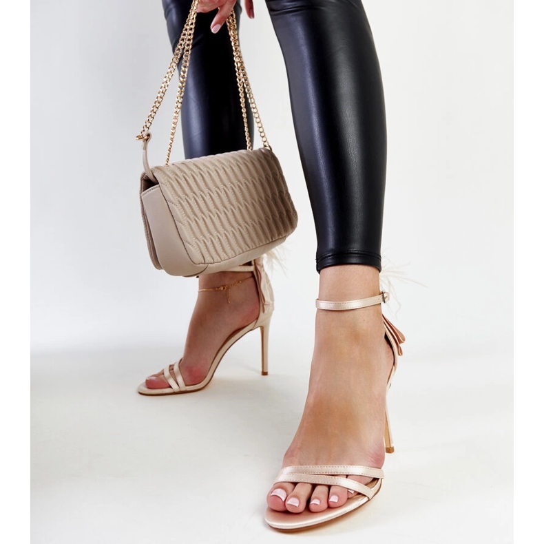 Bež sandale s perjem iz Adalgisia 1