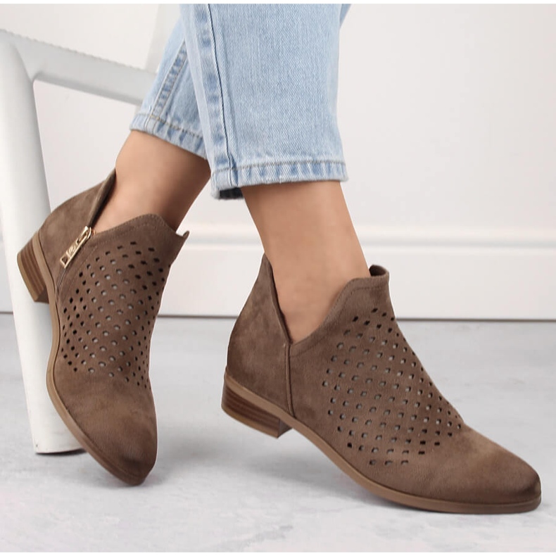 Ženske gležnjače od brušene kože s izrezom, smeđe, Vinceza 58240 smeđa 1