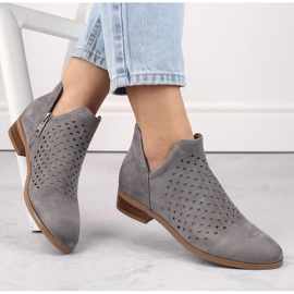 Ženske gležnjače od brušene kože s izrezom, sive Vinceza 58240 siva 1