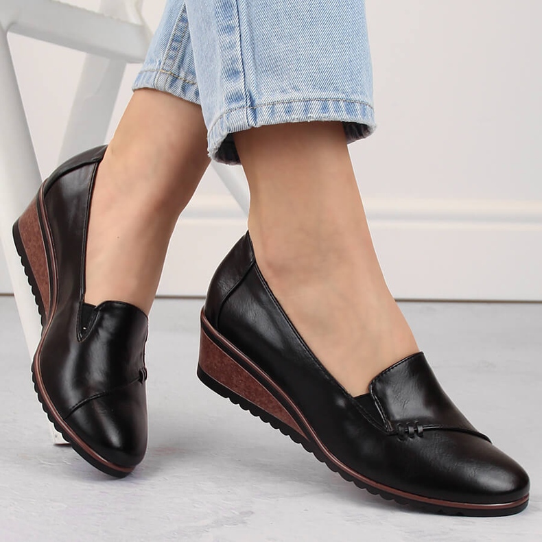 Ženske crne natikače na wedges Potocki SZ12345 crna 1