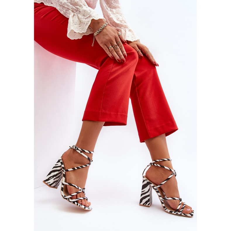 Moderne bijele i crne sandale na visoku petu Josette bijela 1