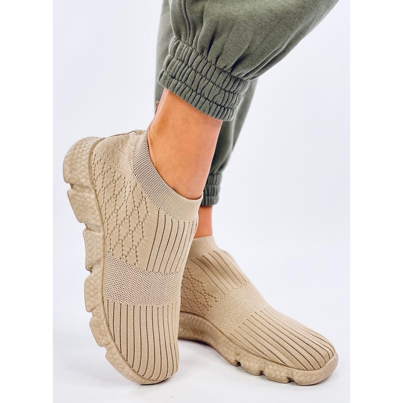 Pikado bež sportske cipele s čarapama 2
