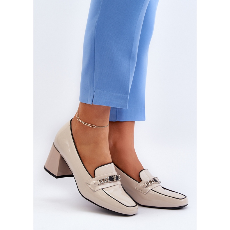 Vinceza Lakirane salonke na nisku petu s bež ukrasom od maka 1