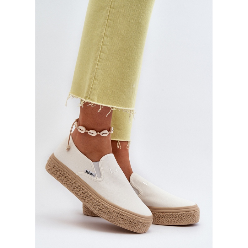 Ženske natikače s pletenicom Lee Cooper LCW-24-44-2430 bijela 2