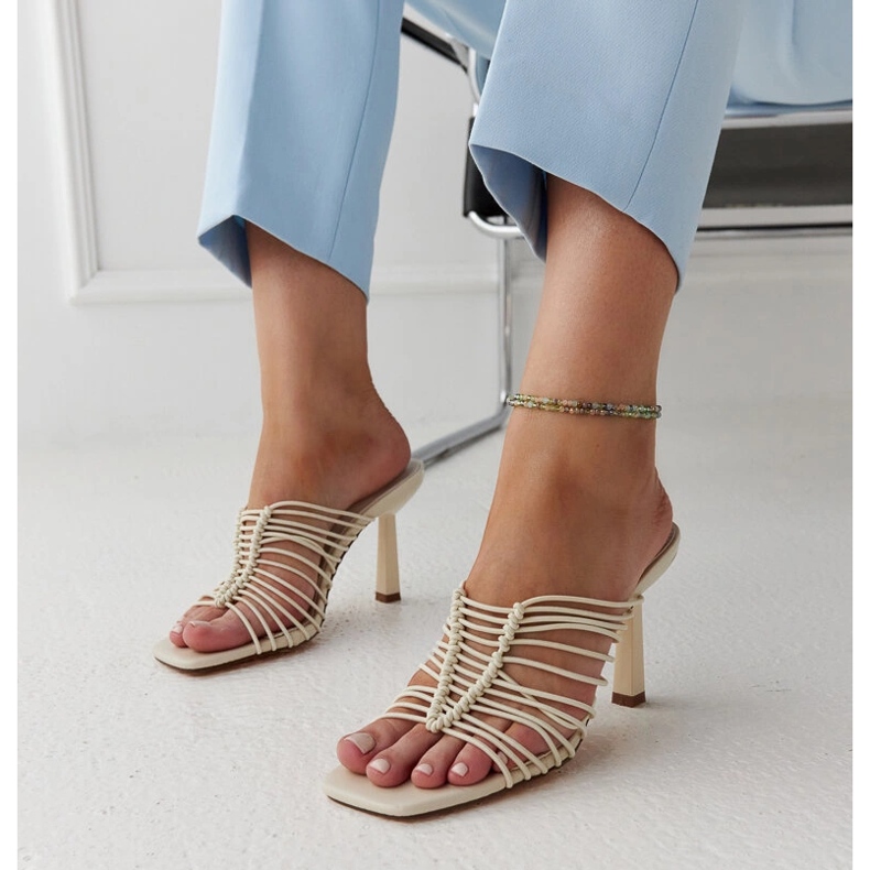 Borna svijetlo bež sandale na visoku petu 1