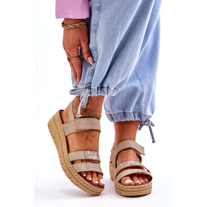 Vinceza Ženske kožne sandale s čičkom, bež 1