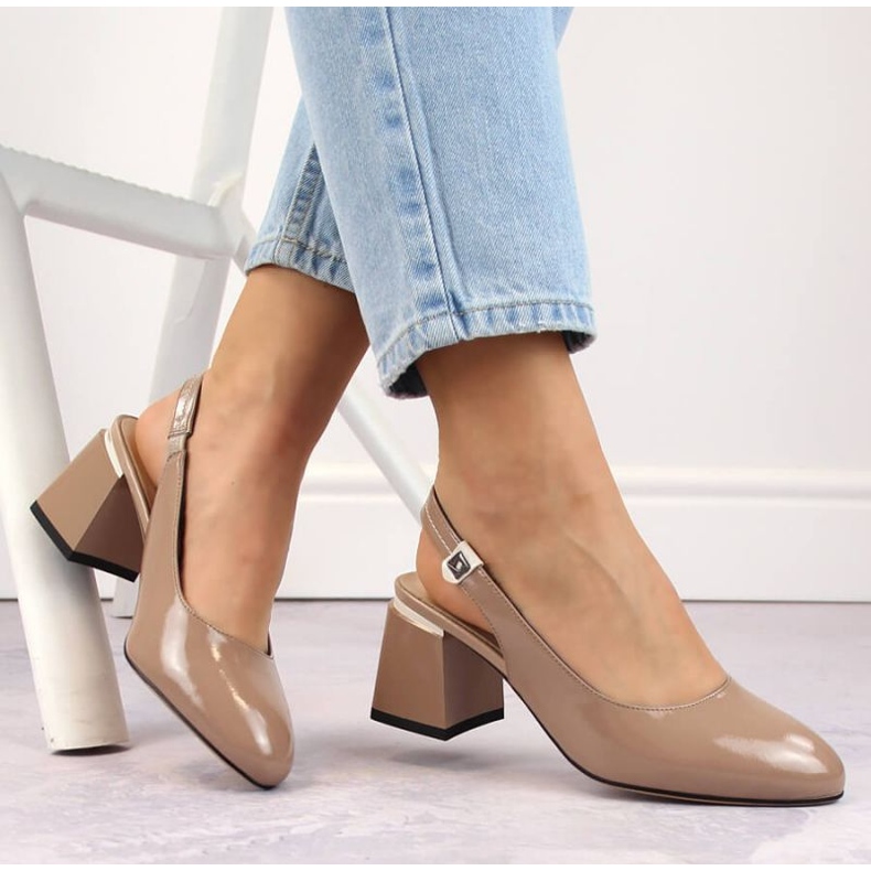 Vinceza W JAN271 bež lakirane sandale 1