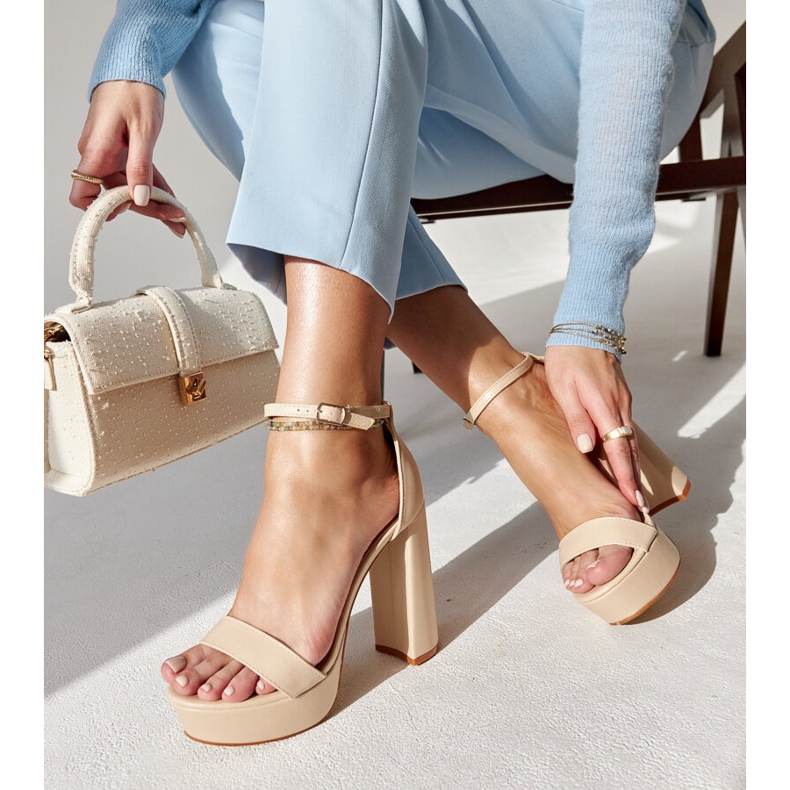 Bež sandale na visoku petu iz Sille 2