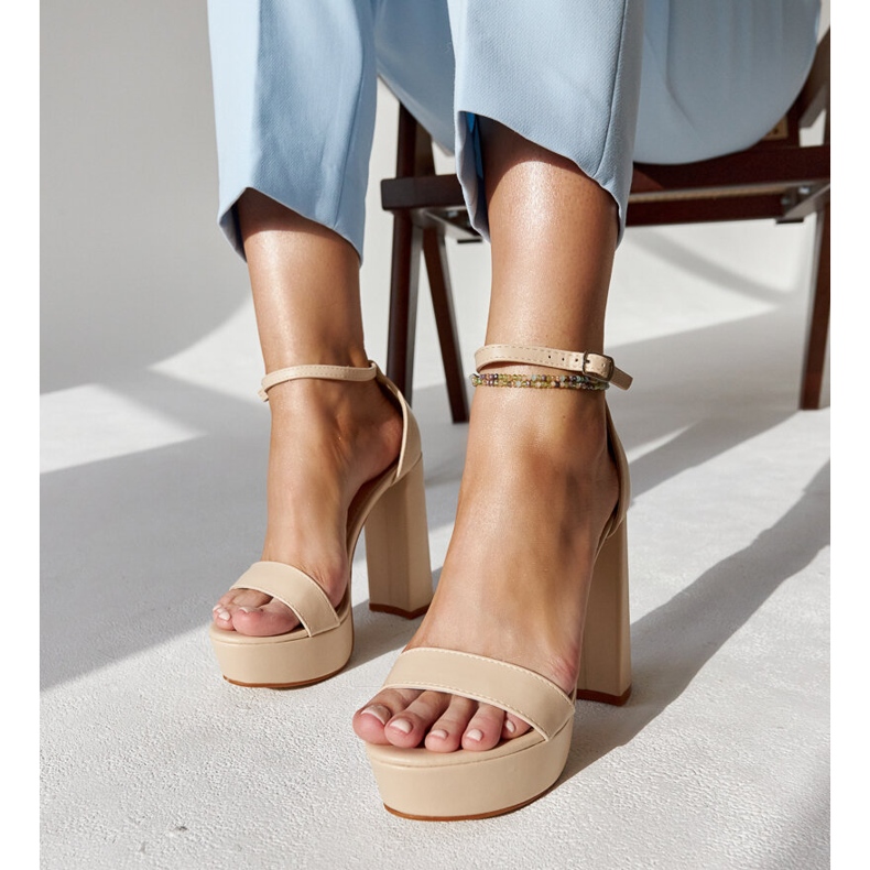 Bež sandale na visoku petu iz Sille 1