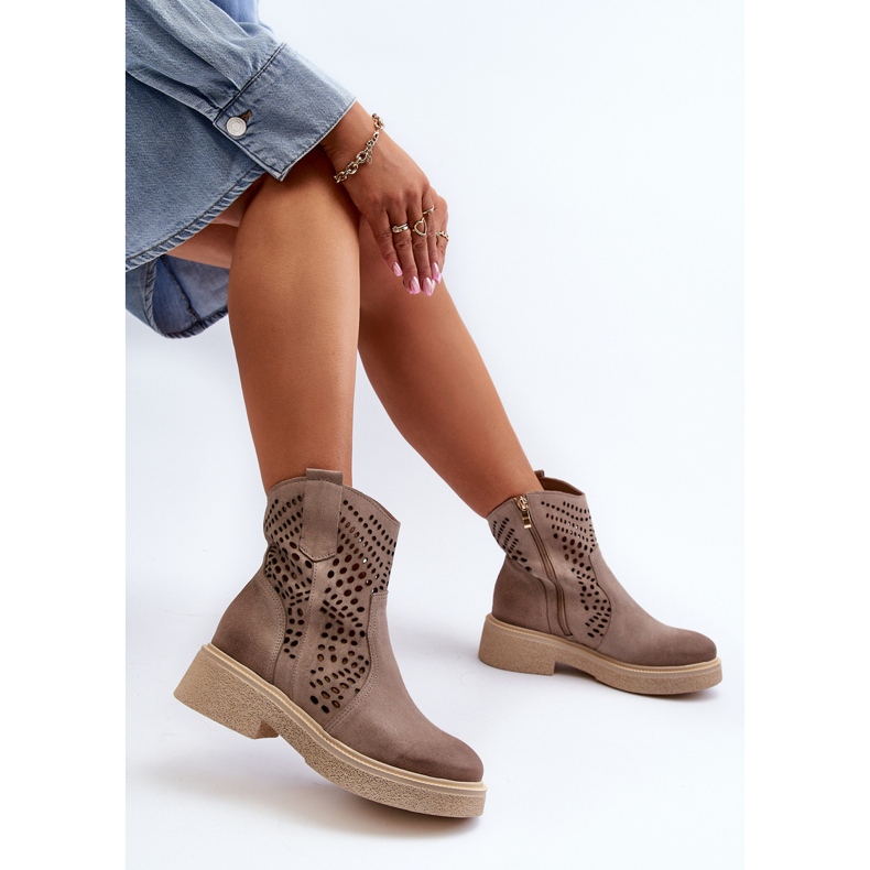 Zazoo 3470 Ženske čizme od brušene kože na ravnu petu Ažur Cappuccino bež 1