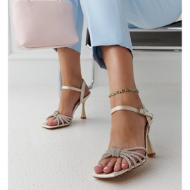 Svjetlo bež sjajne sandale na visoku petu marke Ankica 1