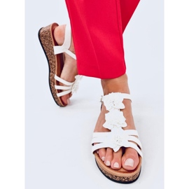 Fisken Bijele cvjetne sandale na klin bijela 1