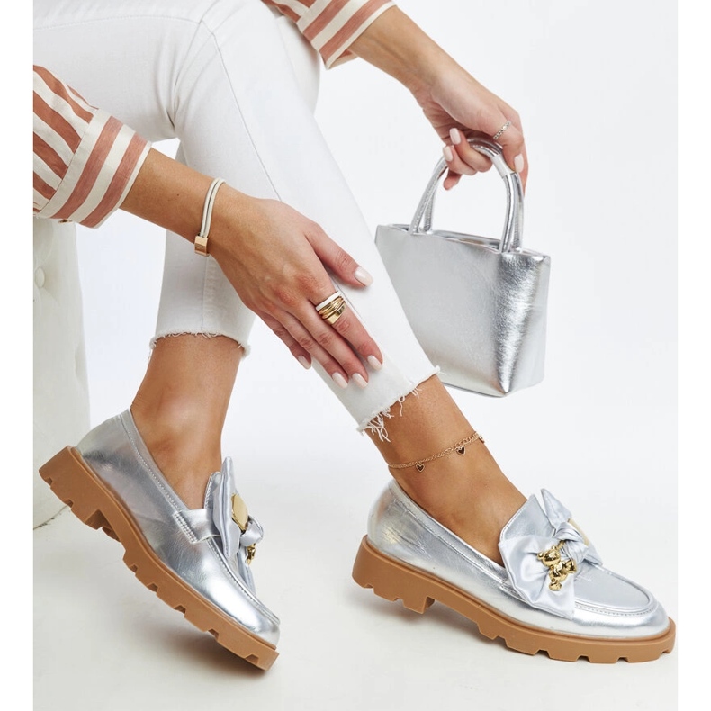 Srebrne mokasine s ukrasnom sigurnosnom iglom marke Bogumil srebro 1