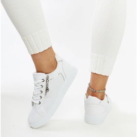 Bijele sportske cipele ukrašene Chiusi perforacijom bijela 1