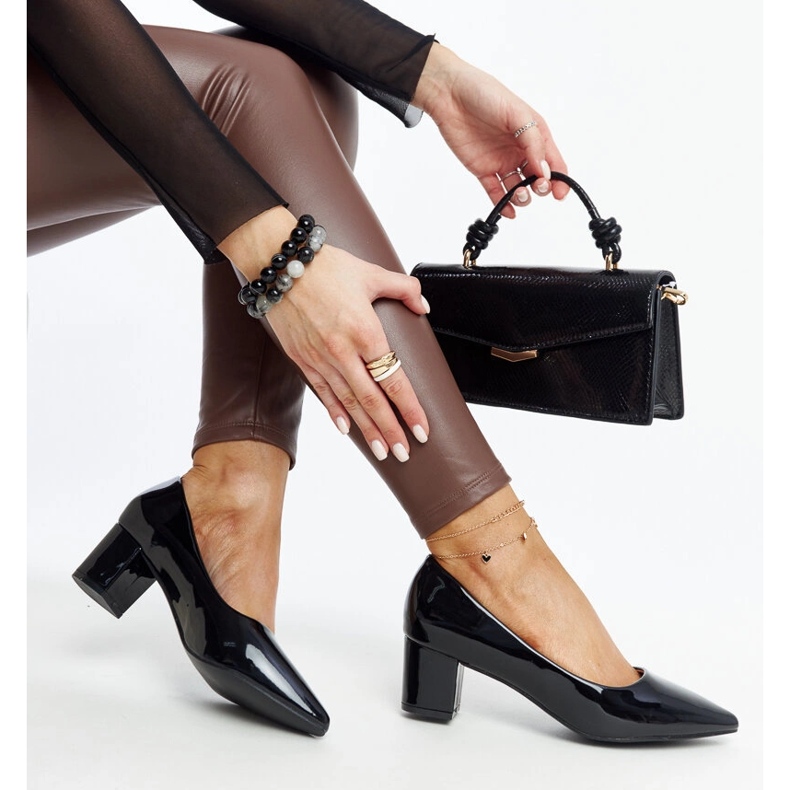 Crne patentirane Ognjenka salonke na visoku petu crna 1