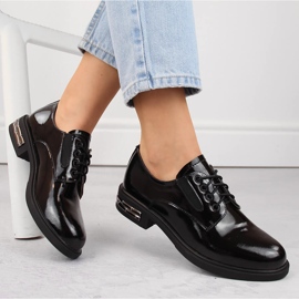 Crne lakirane ženske oksfordice Filippo DP6189 crna 1