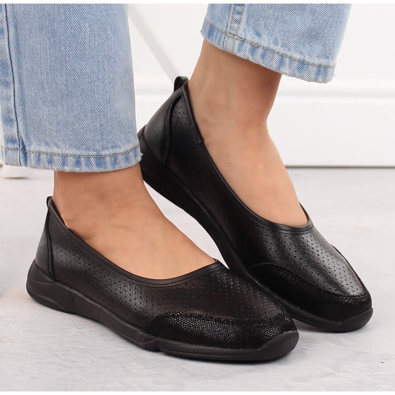 Ženske ažur kožne balerinke crne eVento 3621 crno 1