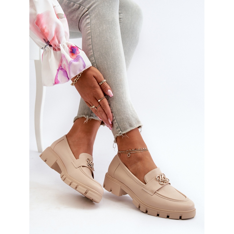 Elegantne bež ženske mokasine sa zlatnim ukrasom Tosisa 1