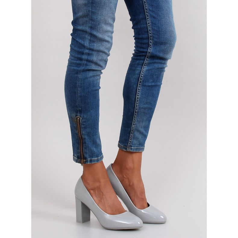 Lakirane pumpe široke pete m263p Siva 1