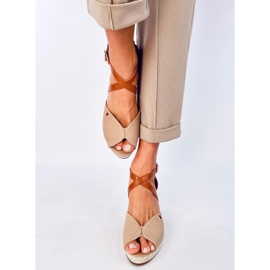 Berna kaki sandale s otvorenim prstima na klin bež 1