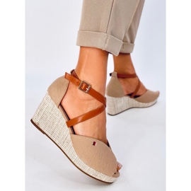 Berna kaki sandale s otvorenim prstima na klin bež 2