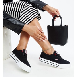 Crne ženske tenisice sa debelim đonom, Cross Jeans crno 1