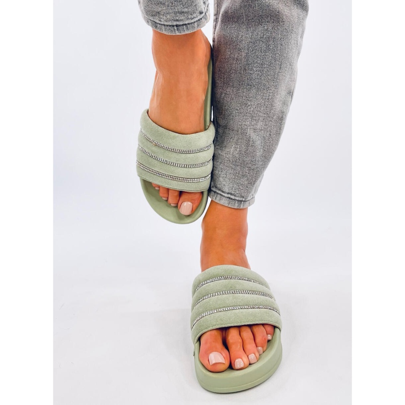 Tobogani od kamenčića Lynne Green zelena 1