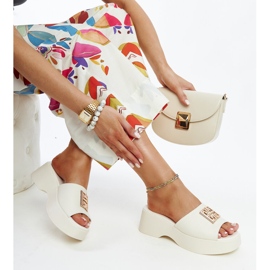 Bež kožne japanke s Halabi kopčom 1