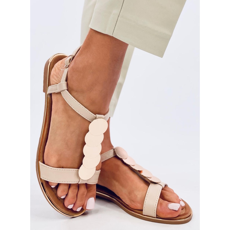 Ennes bež sandale sa zlatnim ukrasima 1