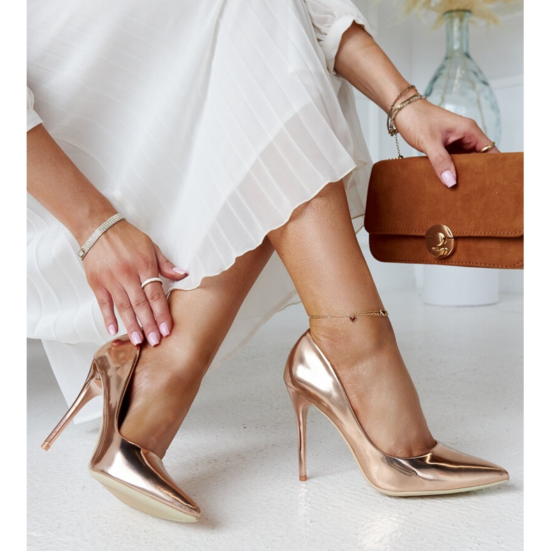 Zlatne lakirane štikle s umetkom od Jadoin kože zlatni 1