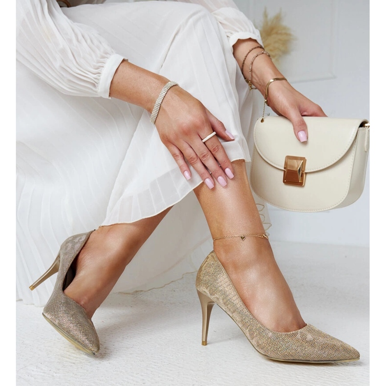 Zlatne sjajne štikle s kožnim uloškom zlatna 1