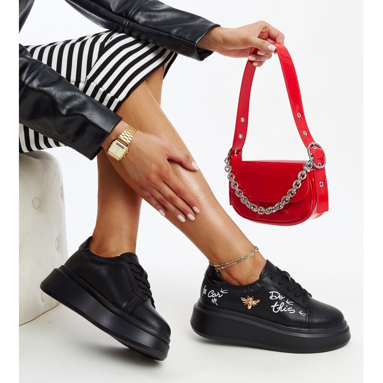 Crne kožne cipele s ukrasnom kopčom crno 1