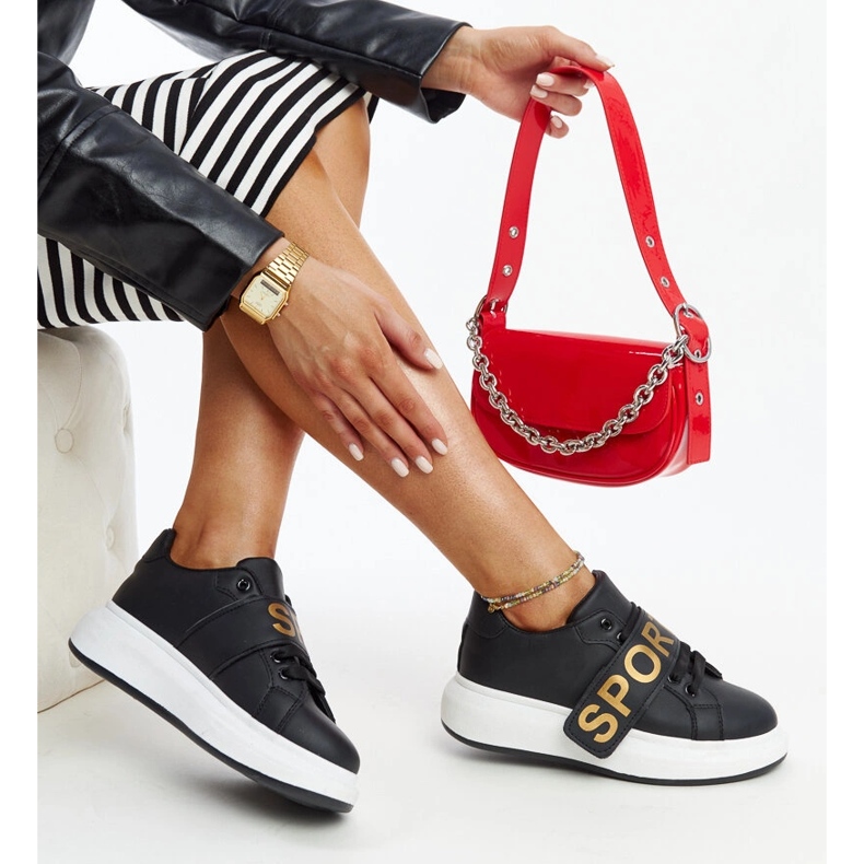 Crne kožne cipele s ukrasnom kopčom crno 1