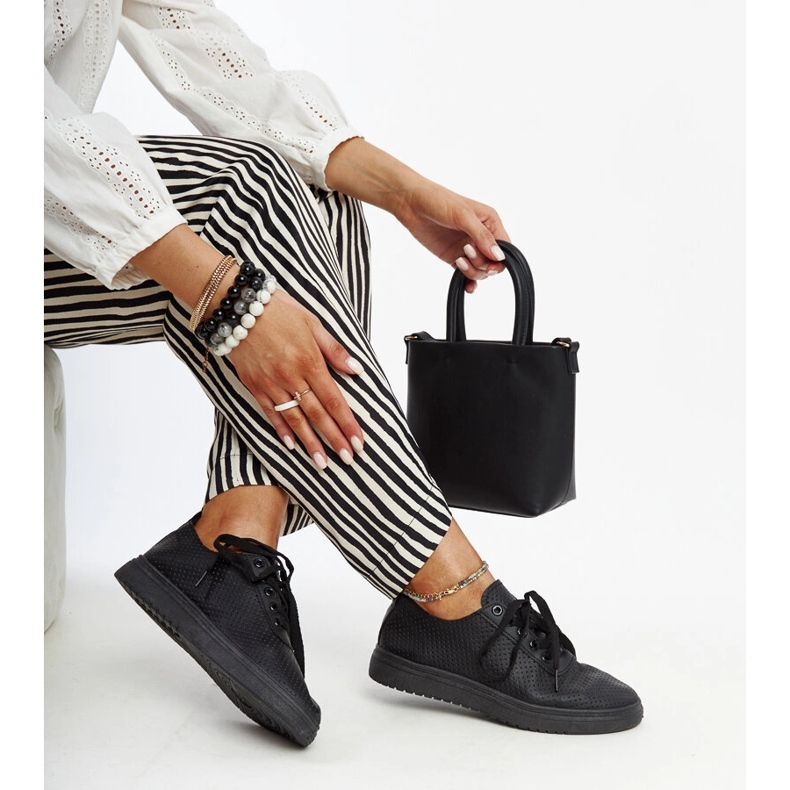 Crne kožne cipele na vezanje crna 1