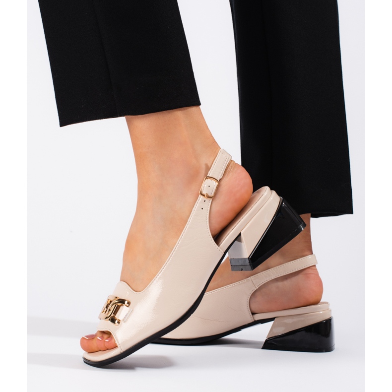 Goodin Bež lakirane sandale s niskom petom 2