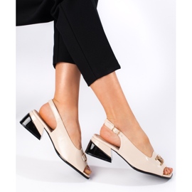 Goodin Bež lakirane sandale s niskom petom 1