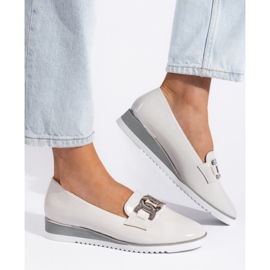 Goodin Lordovi bijelih žena na platformi bijela 1