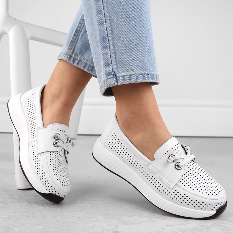 Kožne ženske cipele, ažurne natikače, bijele Artiker 54C1752 bijela 1