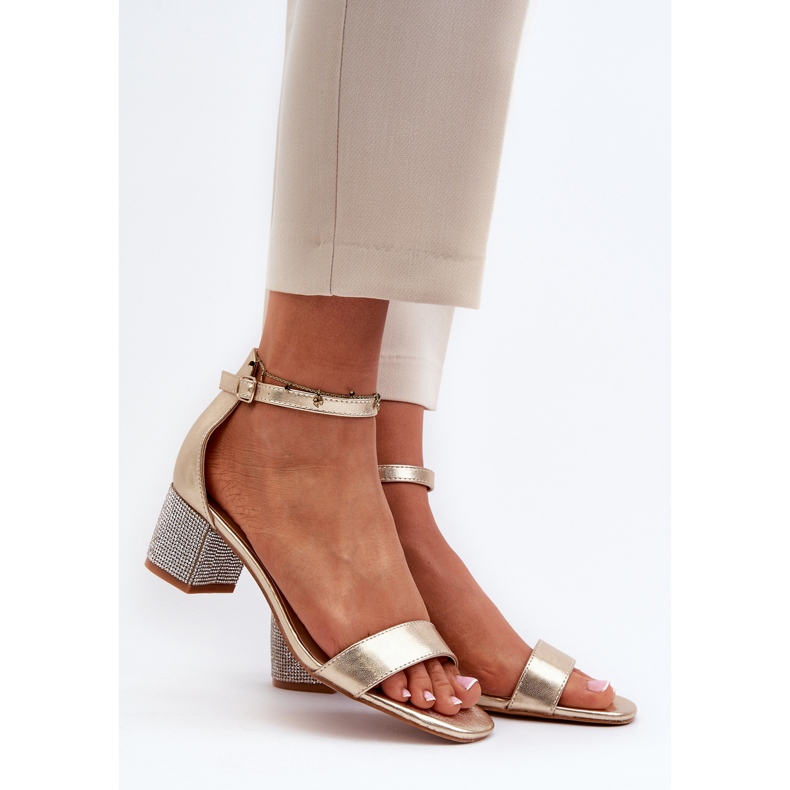 Ženske sandale od eko kože sa ukrašenom visokom petom, zlatne Wiatalia zlatni 2