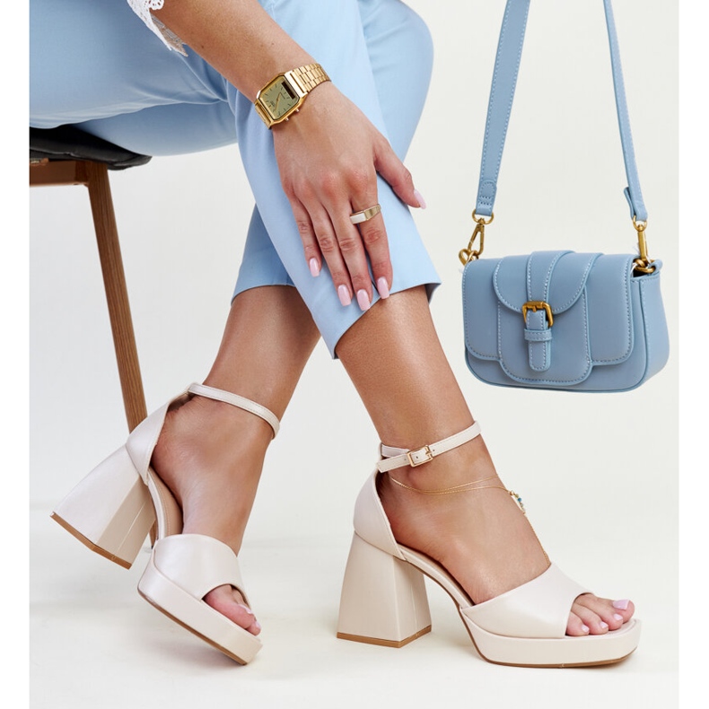 Svijetlo bež sandale na visoku petu marke Vesna 1