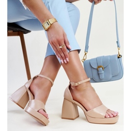 Vesna tamno bež sandale na visoku petu 1