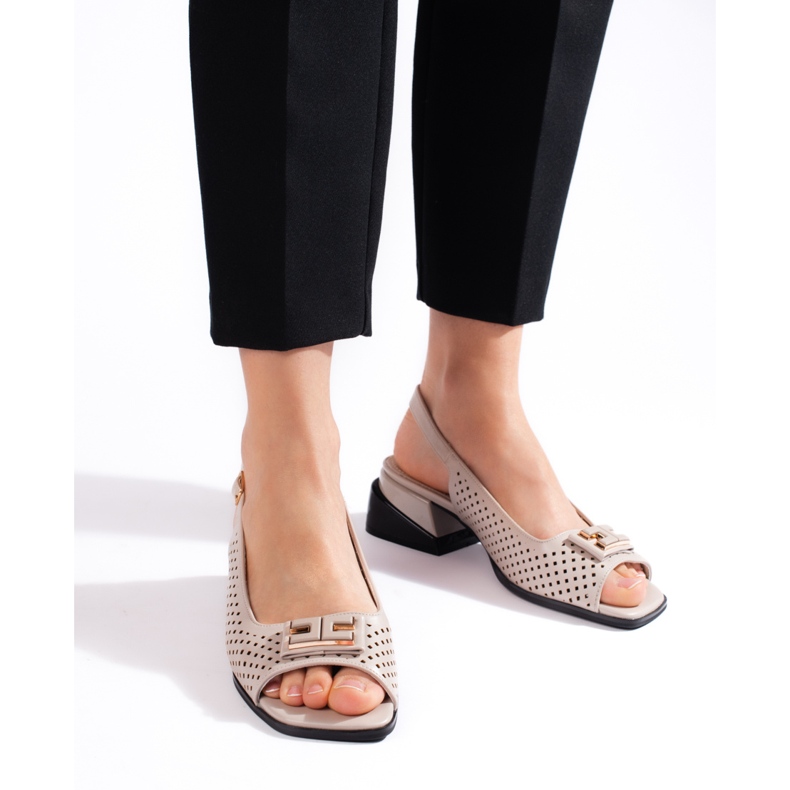 Goodin Ženske bež sandale s niskom potpeticom s ažurom 2