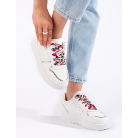 Bijele ženske tenisice koje se vežu trakom bijela 1